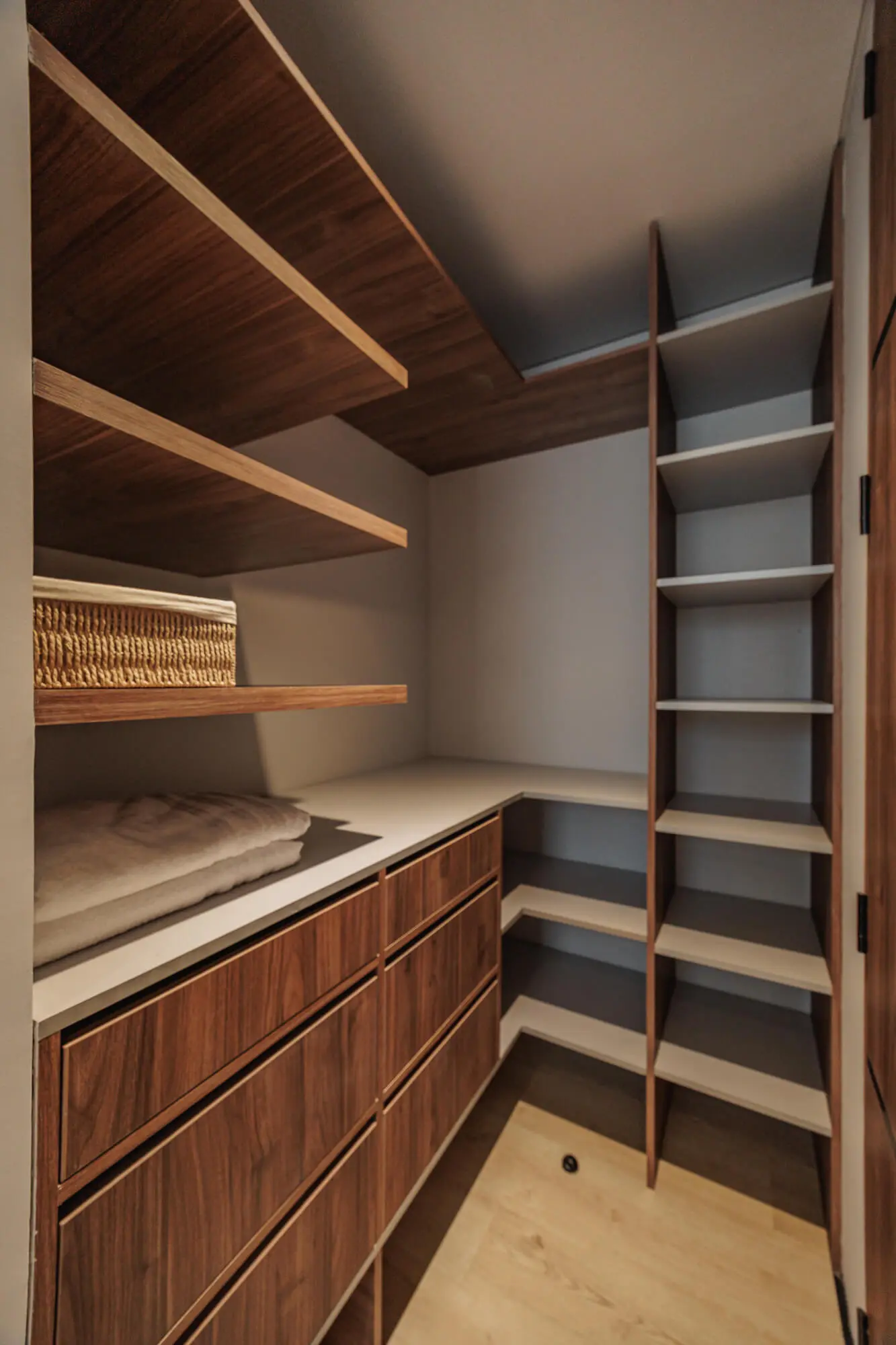 Apartamento Cantero — Detalle de porcelanato formato grande