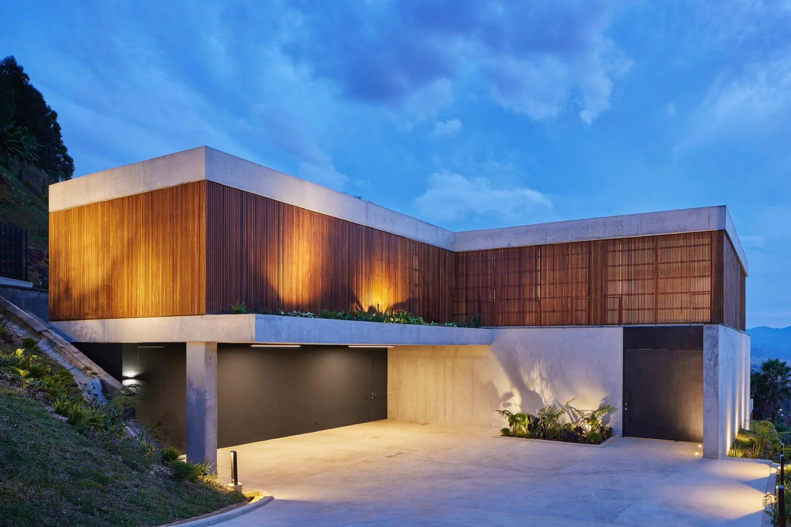 Casa Calera — Construcción de vivienda unifamiliar en Medellín, Colombia